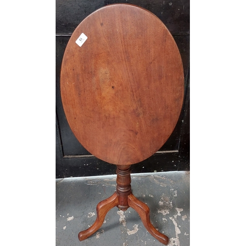 15 - Neat Oval Mahogany Pod Table