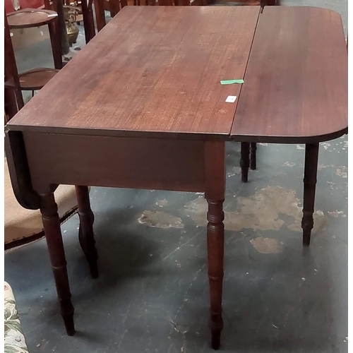 39 - Georgian Mahogany Drop Leaf Pembroke Table - C. 112cm W x 57cm D x 74cm H