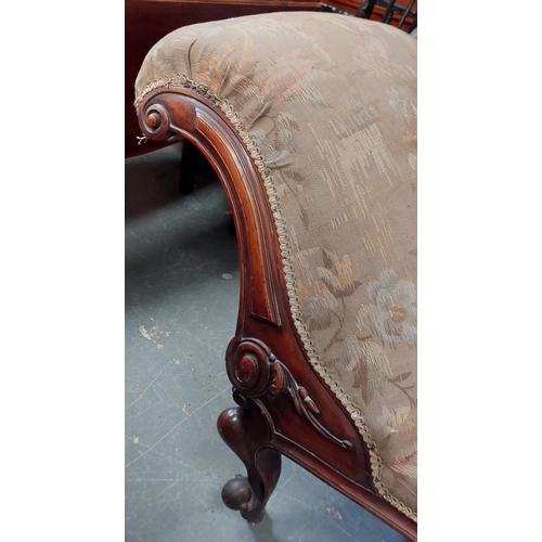 92 - Carved Victorian Mahogany Cabriole Leg Chaise Longue