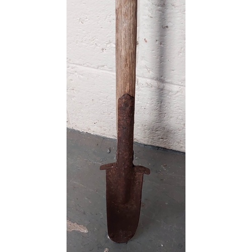 173A - Narrow Long Handle Spade