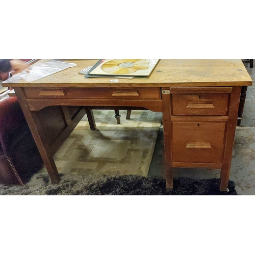 563 - Oak Office Desk - C. 125cm W x 80cm D x 77cm H