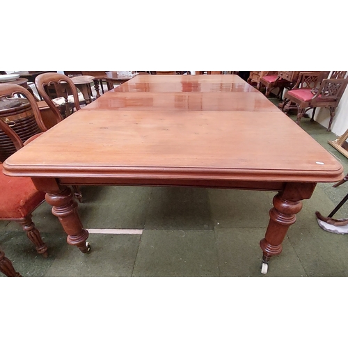 442 - Victorian Mahogany Dining Table on Porcelain Castors with 2 Extra Leaves - C. 240cm Length Fully Ext... 