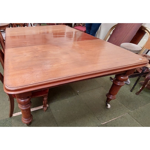 442 - Victorian Mahogany Dining Table on Porcelain Castors with 2 Extra Leaves - C. 240cm Length Fully Ext... 