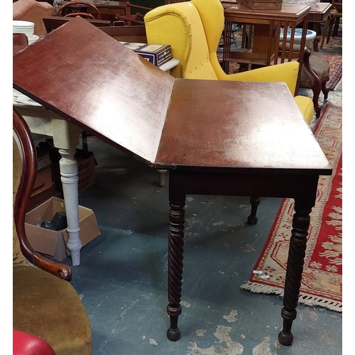 124 - Georgian Mahogany Turnover Leaf Tea Table on Twisted Spooled Legs - C. 107cm W x 53cm D x75cm H