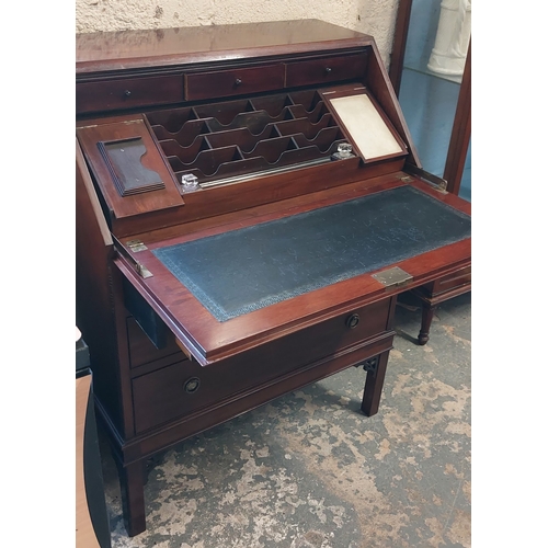 170 - Fine Edwardian Bureau with Sliding Fitted Interior and Leather Writing Slope - C. 78cm W x 47cm D x ... 