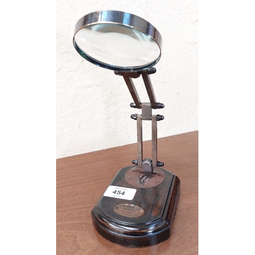 454 - Table Top Magnifying Glass