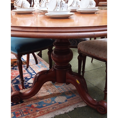 464 - Victorian Mahogany Round Breakfast Table on Pod Base - C. 127cm W x 72cm H