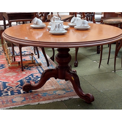 464 - Victorian Mahogany Round Breakfast Table on Pod Base - C. 127cm W x 72cm H