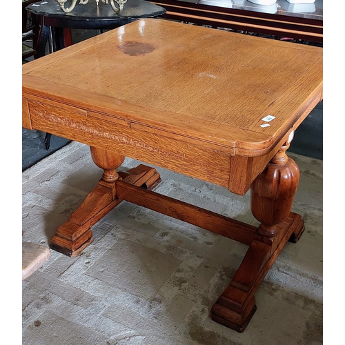 602 - Mid Century Oak Draw Leaf Extending Table - C. 88cm x 88cm x 76cm H