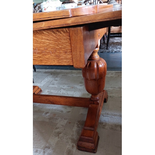 602 - Mid Century Oak Draw Leaf Extending Table - C. 88cm x 88cm x 76cm H