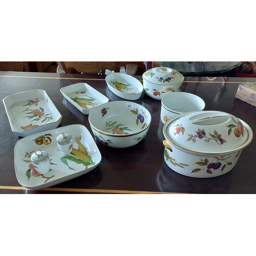 605 - Lot of Royal Worcester Dinner Ware