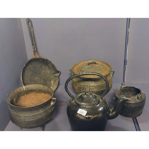 233 - 3 x Cast Metal Pots, Kettle & Frying Pan