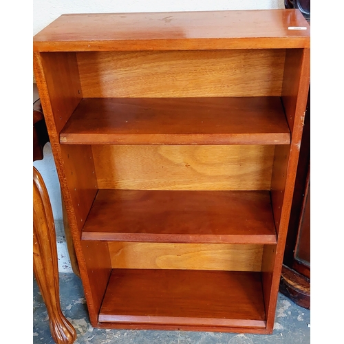 306 - Neat 3 Shelf Floor Bookcase - C. 61cm W x 28cm D x 92cm H