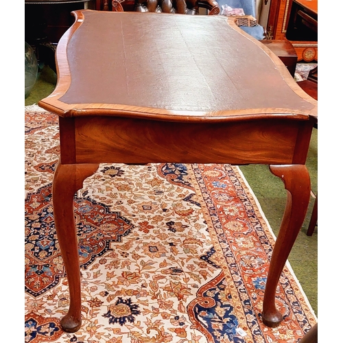 564 - Mahogany Cross-Banded Leather Top Partners Desk with 3 Drawers a Side on Cabriole Legs - C. 142cm W ... 