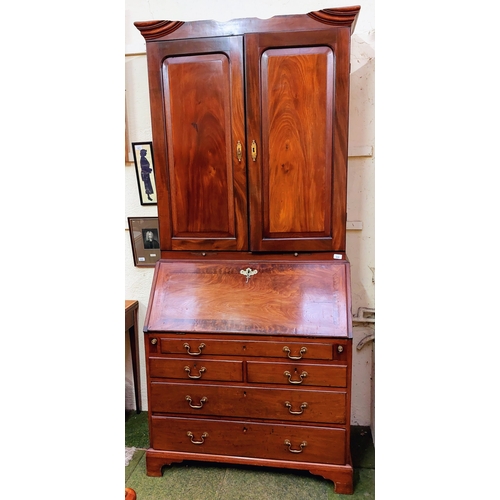 609 - Georgian Fitted Mahogany Writing Bureau, 5 Drawers with Brass Handles and a Neat Pair of Pull Out Ca... 