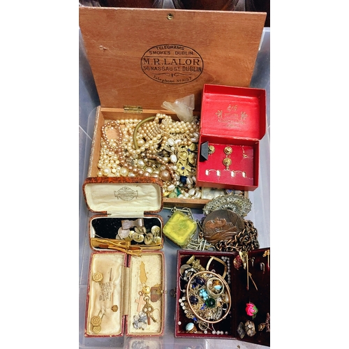 674 - Box of Assorted Costume Jewellery