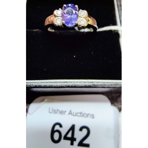 642 - 18 Ct Gold Tanzanite & Diamond Ring - Size N (16.9mm)