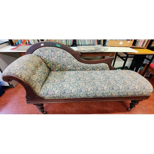 900 - Victorian Mahogany Carved Chaise Lounge