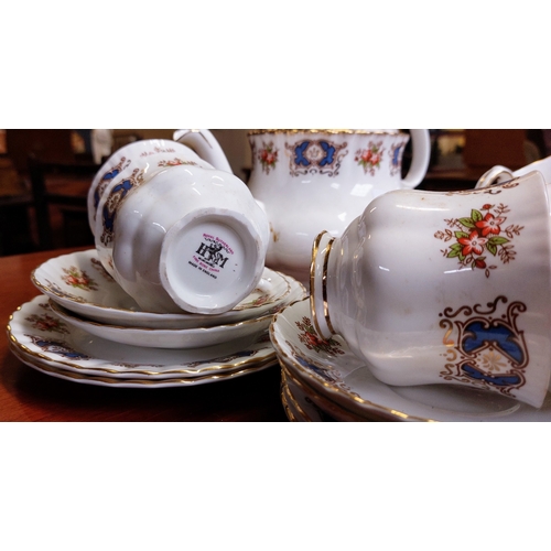 399 - Royal Sutherland Tea Set - 6 Place Setting