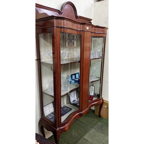 675 - Edwardian Mahogany Serpentine Front Display Cabinet - C. 116cm W x 36cm D x 194cm H