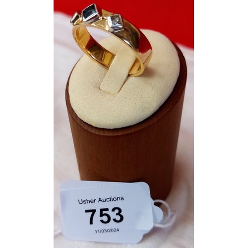 753 - Large 9 ct Gold Gents Ring (Z+4)