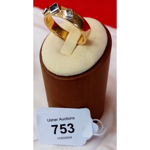 753 - Large 9 ct Gold Gents Ring (Z+4)