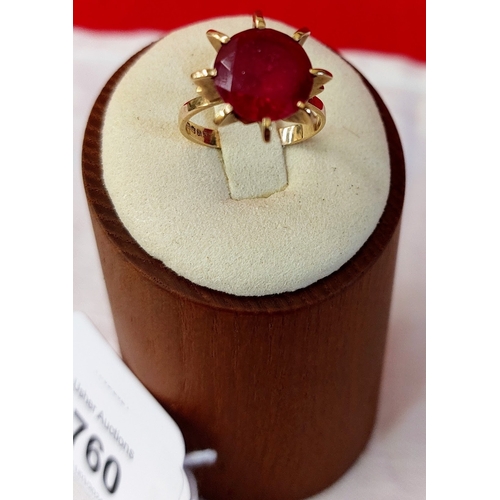 760 - 9 ct Gold Ruby Type Stone Ring - Size N