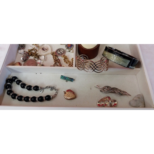 765 - Good Lot of Costume Jewellery