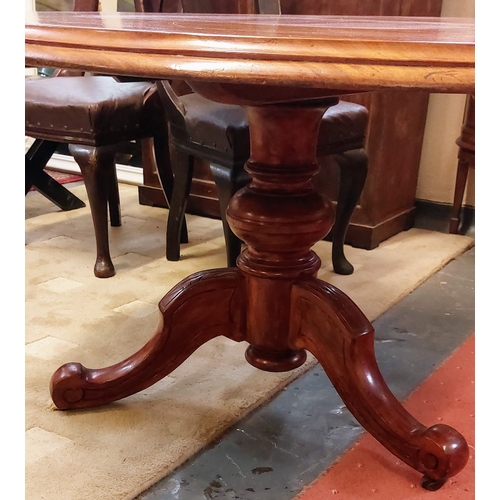 789 - Victorian Mahogany Oval Breakfast Table on Splayed Pod - C. 131cm W x 111cm D x 71cm H