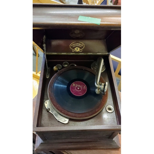 867 - Columbia Grafonola Gramophone