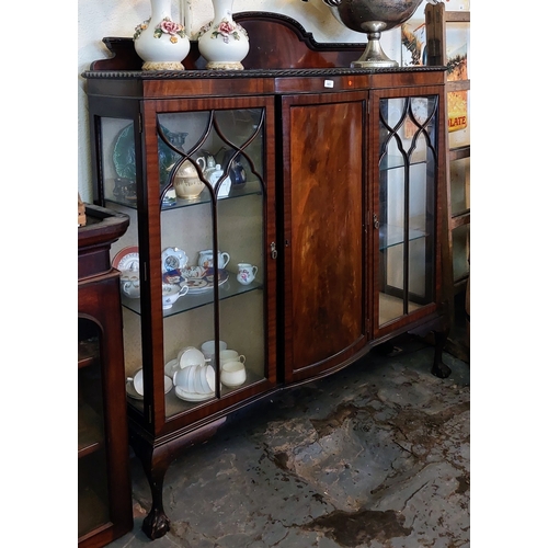 905 - Flamed Mahogany Bow Front Display Cabinet on Ball and Claw Feet - C. 137cm W x 40cm D x 147cm H