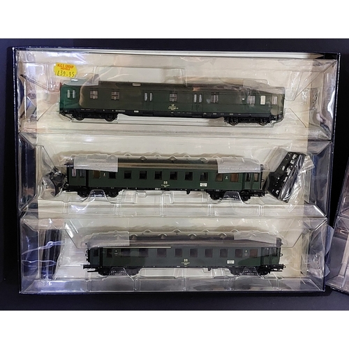 924 - 2 Cased Liliput First Class 1:87 - L112601 VT06 DB Ep. III & L350032 DR Ep. IV