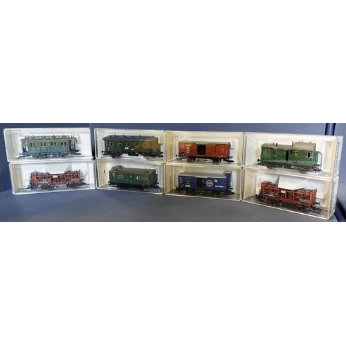 929 - 8 Fleischmann Cased Wagons / Carriages - 5359, 5221, 5058, 5361, 5221, 5057, 5773, 5302