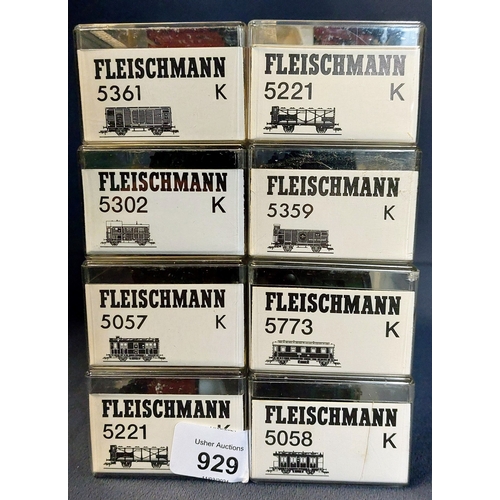 929 - 8 Fleischmann Cased Wagons / Carriages - 5359, 5221, 5058, 5361, 5221, 5057, 5773, 5302