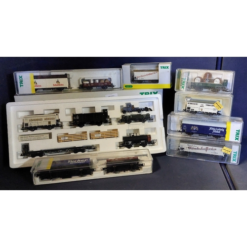 937 - Trix Model Collection - 8 Boxed HO Wagons / Carriages - 23916, 23371, 23369, 23370, 24049, 23984, 24... 