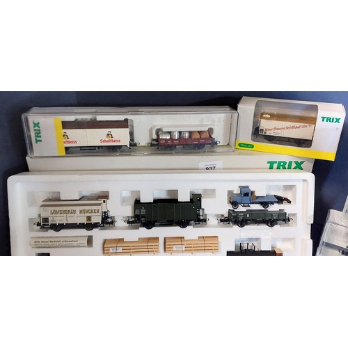 937 - Trix Model Collection - 8 Boxed HO Wagons / Carriages - 23916, 23371, 23369, 23370, 24049, 23984, 24... 