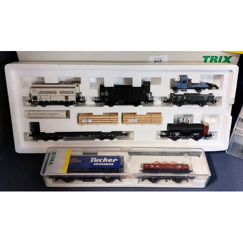 937 - Trix Model Collection - 8 Boxed HO Wagons / Carriages - 23916, 23371, 23369, 23370, 24049, 23984, 24... 