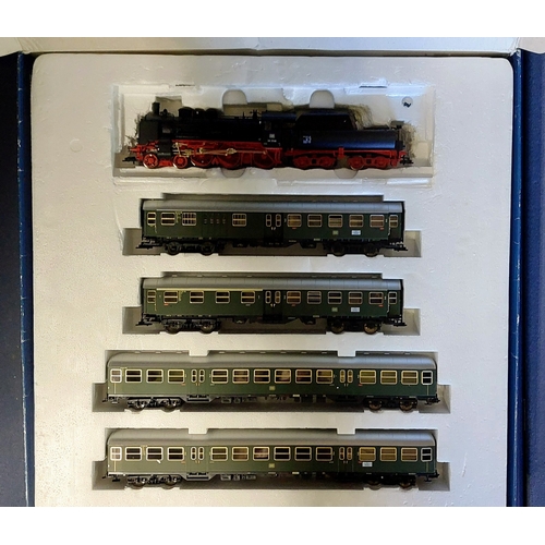 951 - Fleischmann HO Limited Series 4896 - 50 Years of DB Express Train of the 60's Epoch III