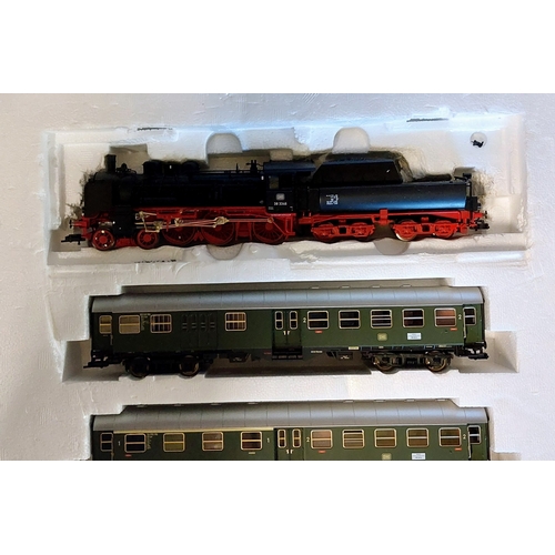 951 - Fleischmann HO Limited Series 4896 - 50 Years of DB Express Train of the 60's Epoch III