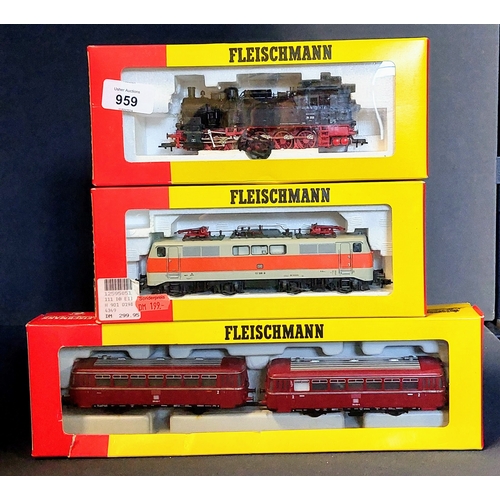 959 - 2 Boxed Fleischmann Locomotives 4093 & 4349 and Boxed Fleischmann Twin Carriages 4400