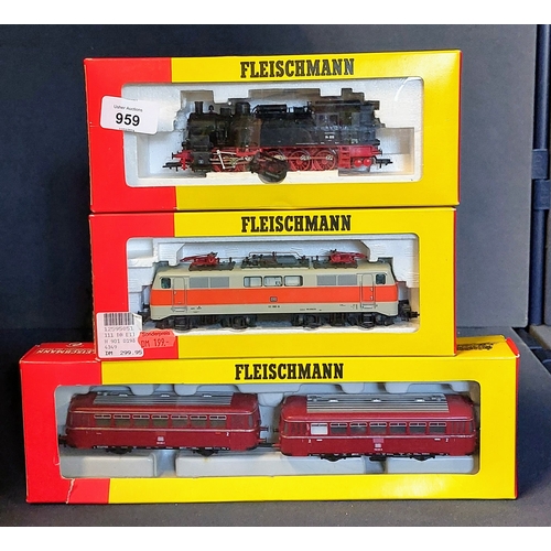 959 - 2 Boxed Fleischmann Locomotives 4093 & 4349 and Boxed Fleischmann Twin Carriages 4400