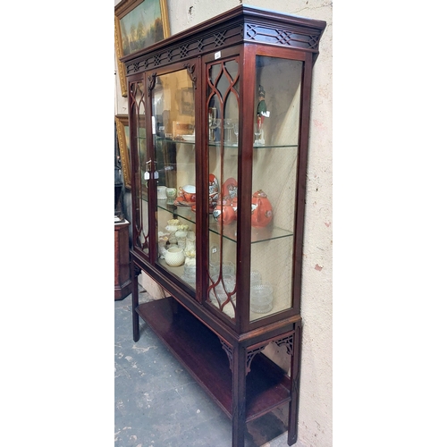 430 - Edwardian Chippendale Style Fretwork Mahogany Glazed Single Door Display Cabinet - C. 122cm W x 38cm... 