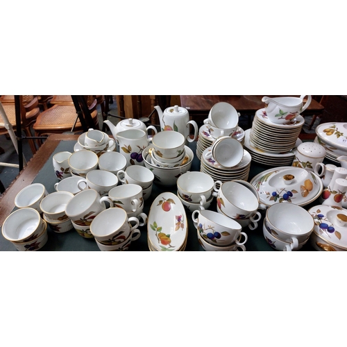 61 - Royal Worcester Evesham Tableware - Approx 100 Piece