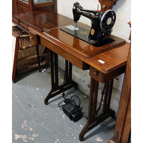 311 - Singer Sewing Machine - Electric