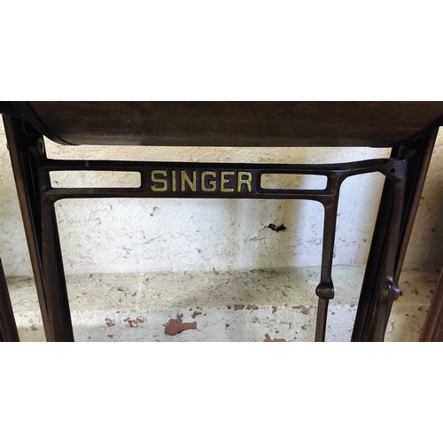 311 - Singer Sewing Machine - Electric