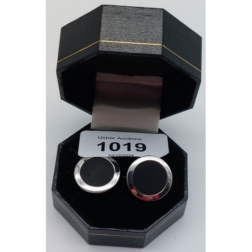 1019 - Set of Silver and Onyx Cufflinks