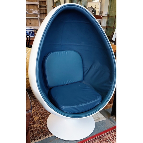 1126 - Italian Designer Mid Century Egg Chair - C. 93cm W x 150cm H