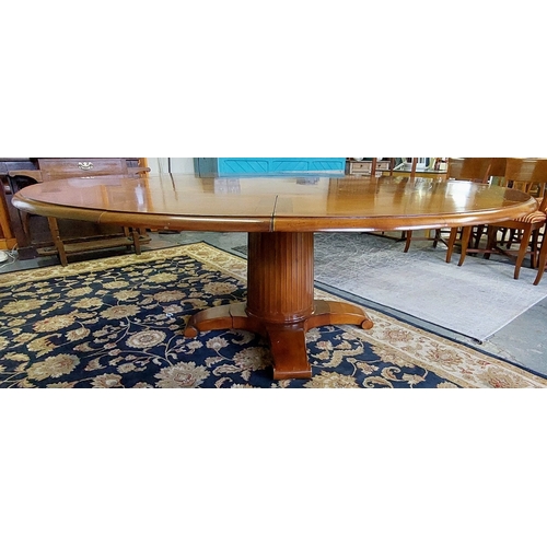 1154 - Extendible Circular Crossbanded Dining Table on Pod Base. Has a Removable Outer Section - C. 200cm W... 