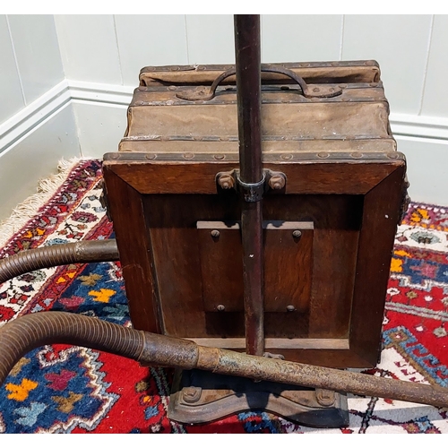 1158 - Antique Hoover 