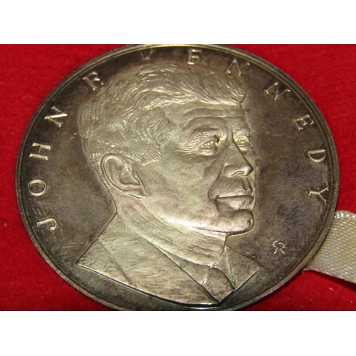 1313 - Solid Silver John F Kennedy Commemorative Coin contained within Original Presentation Case